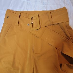 High-waisted pants